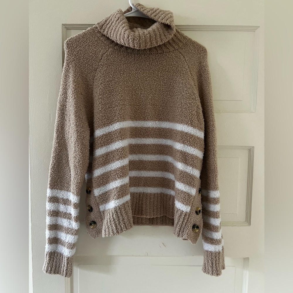 Sweater with button details on the side